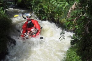 Heavy rapids raft